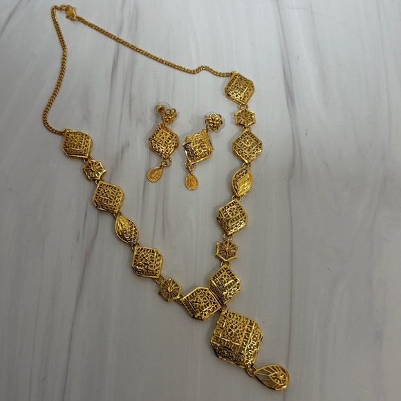 NWT Turkish designer Elegant Gold Necklace and Earring Set - Picture 3 of 7